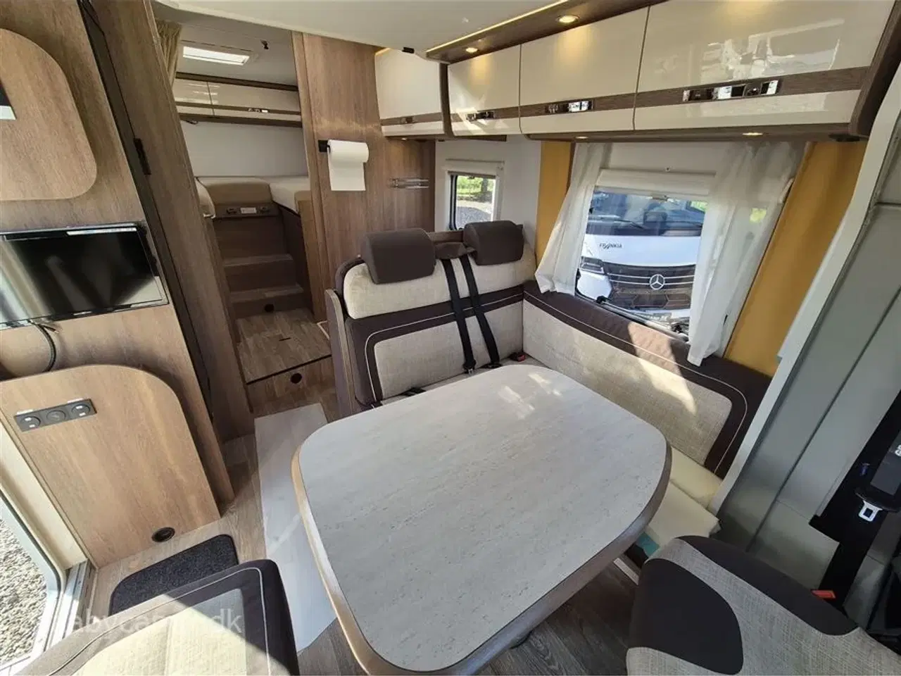 Billede 9 - 2016 - Dethleffs Trend T 7057 EB   Autocamper med anhængertræk. batteri. markise. clesana toilet. thetford ovn.cykelstativ.