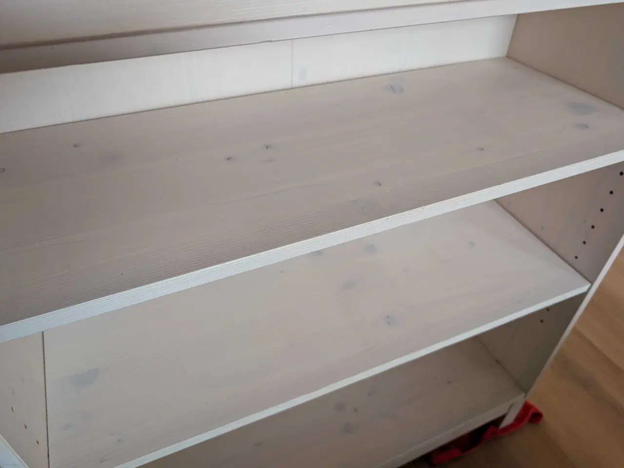 Billede 2 - Reol hvidpigmenteret med justerbare hylder