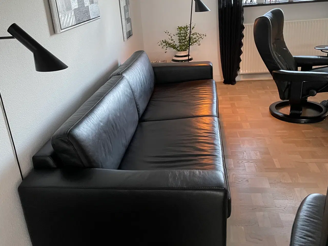 Billede 2 - Sort lædersofa fra Bolia