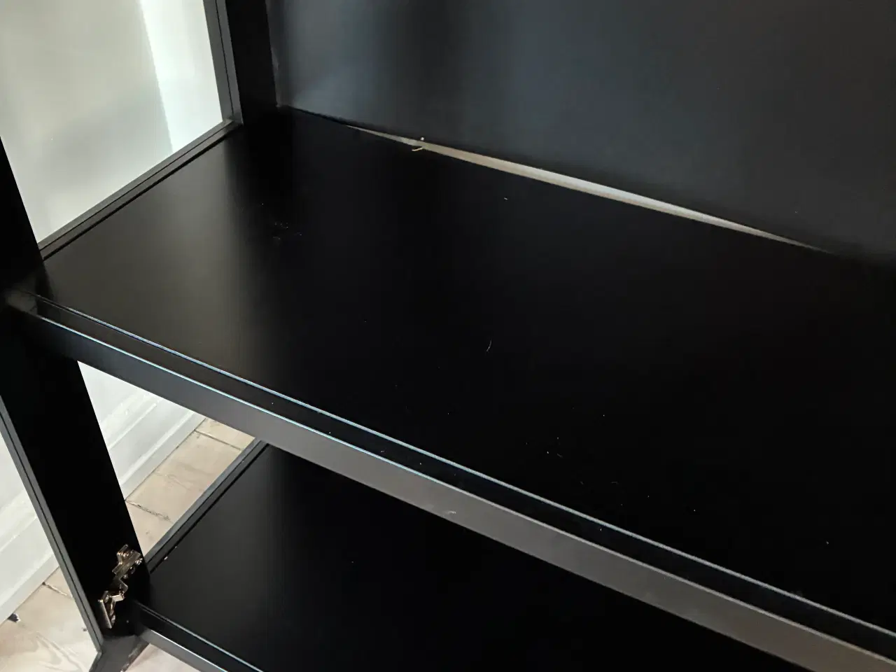 Billede 5 - GRATIS - stort vitrineskab 