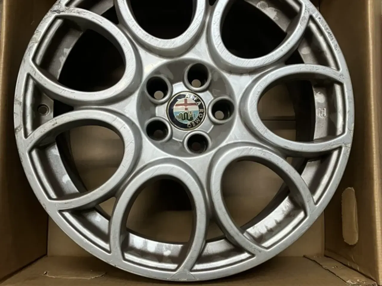 Billede 4 - Alfa Gasisimo Alufælge 18" sæt