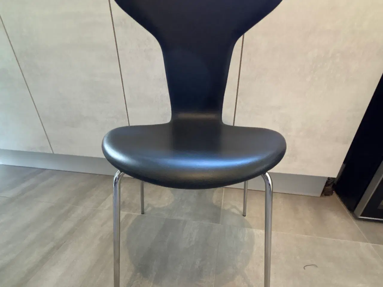 Billede 1 - Arne Jacobsen Myggen stol sælges