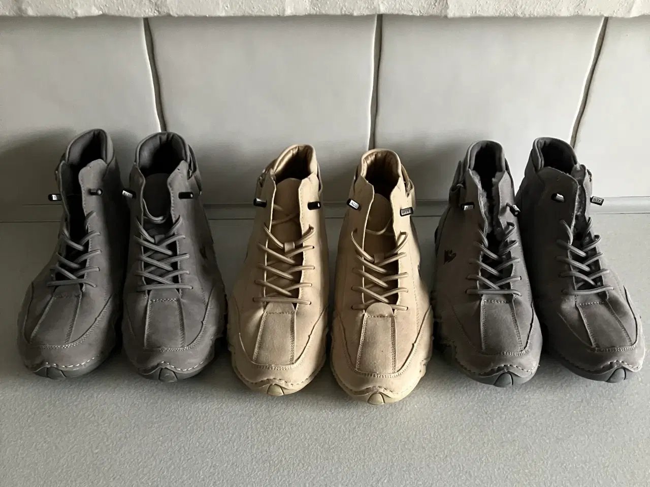 Billede 1 - Læderstøvletter fra LDeck i str 43. 2 par i grå og