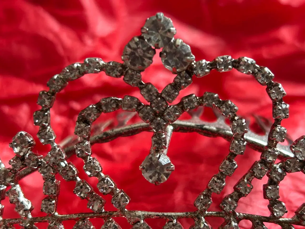 Billede 8 - Elegant hvid brudekjole med diadem tiara