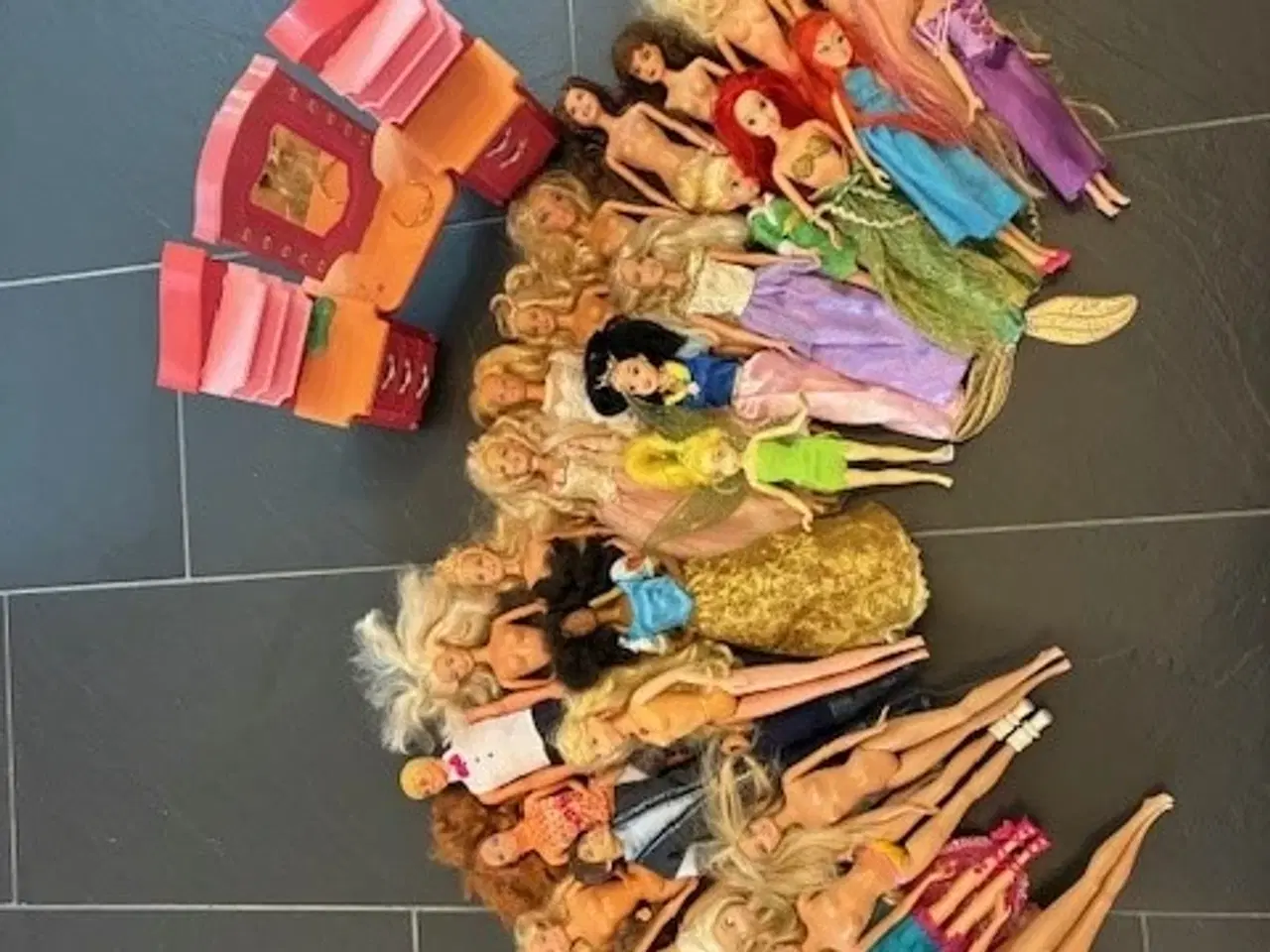Billede 8 - Barbie dukker og tilbehør - 2 store flyttekasser