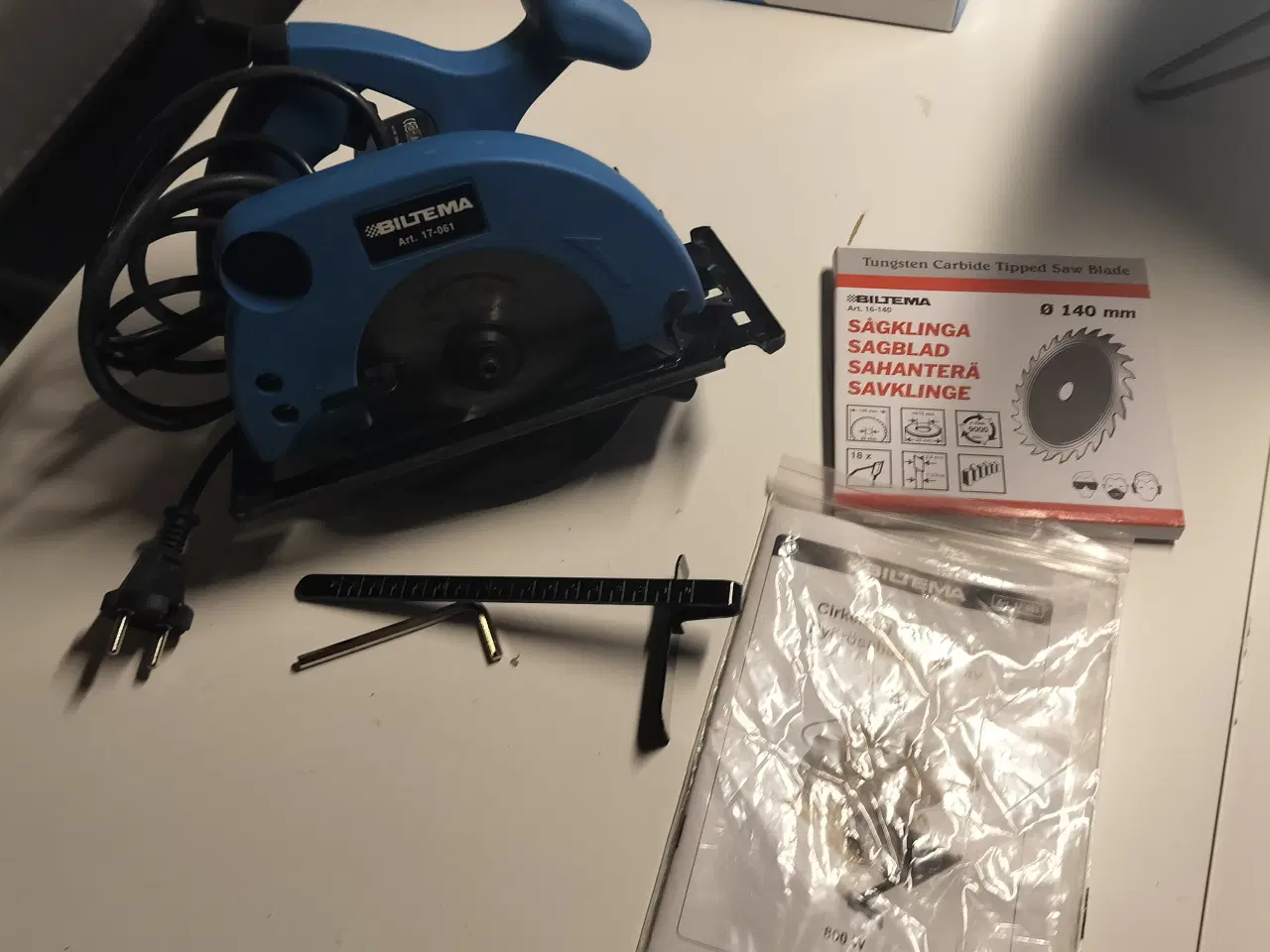 Billede 3 - Biltema rundsav 800 w og 140 mm klinge.