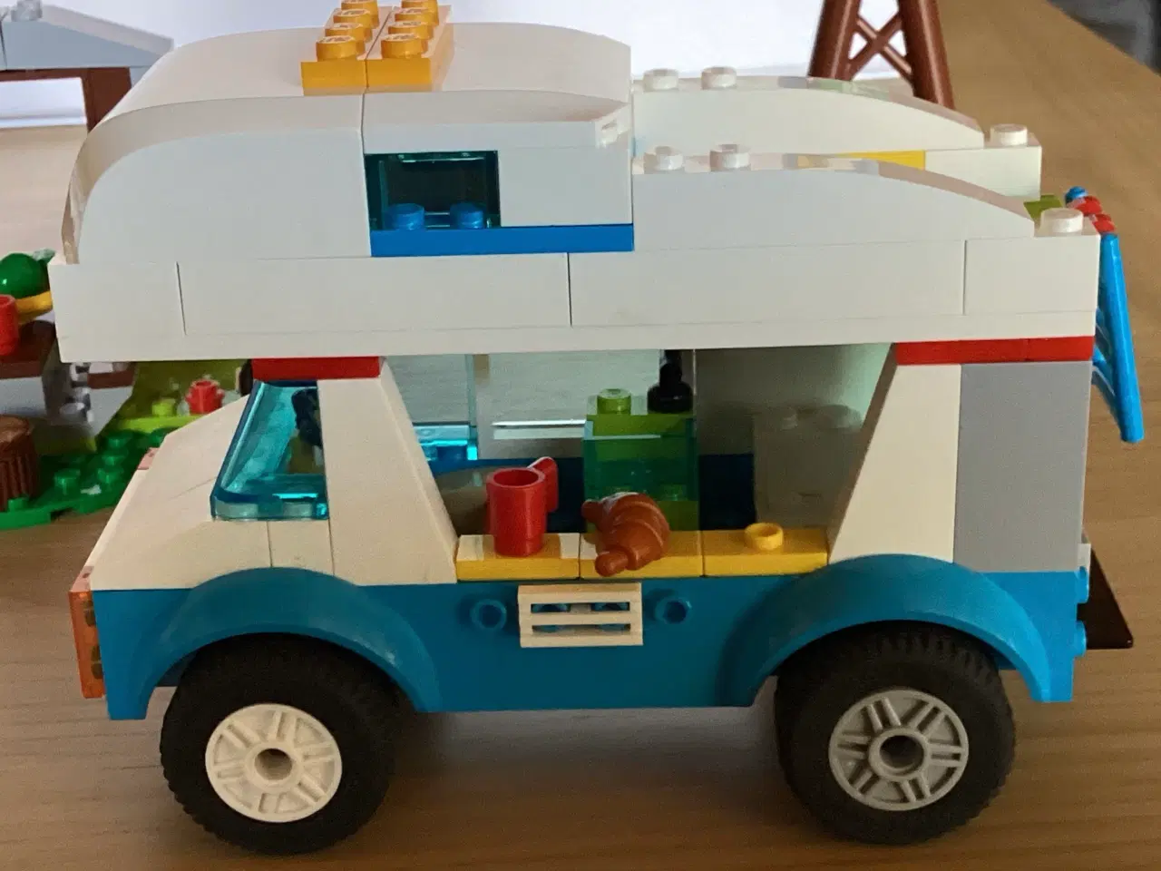 Billede 6 - Lego Autocamper ferie nr. 10769 i flot stand, prod