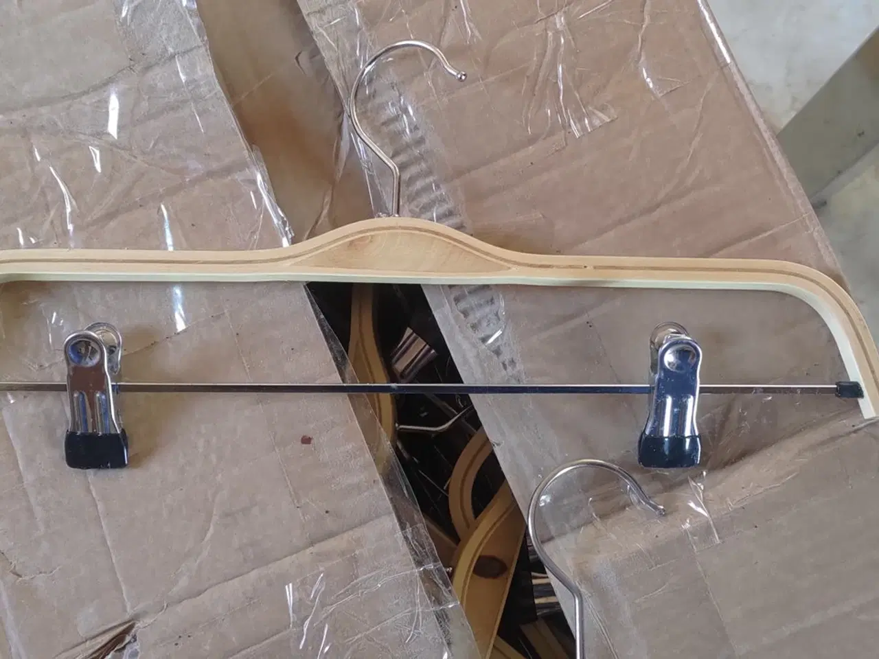 Billede 3 - Stor kasse blandede bøjler