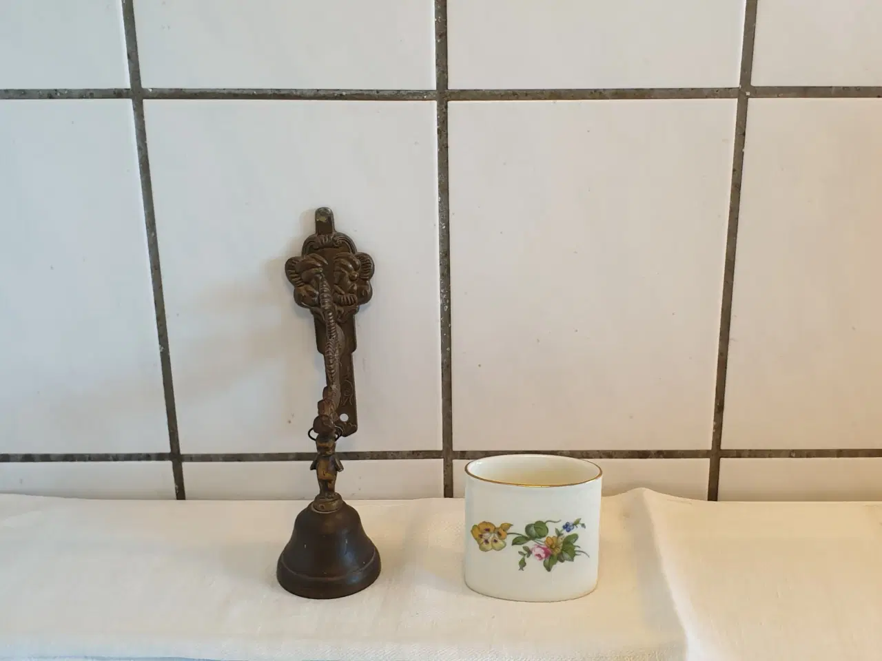 Billede 1 - Messingklokke & Cigaretbæger B&G