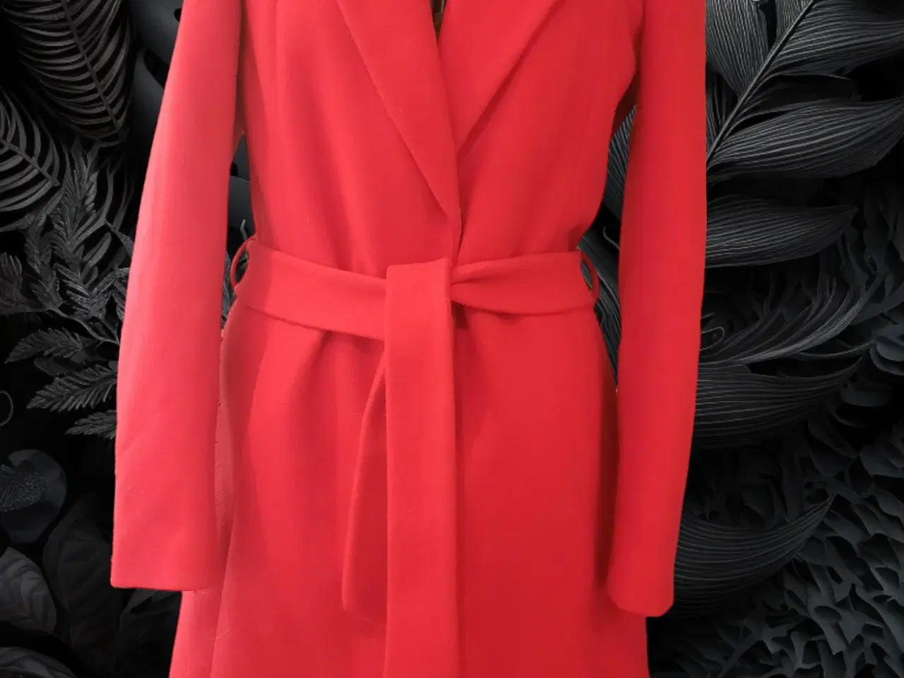 Billede 4 - rød frakke med uld str M