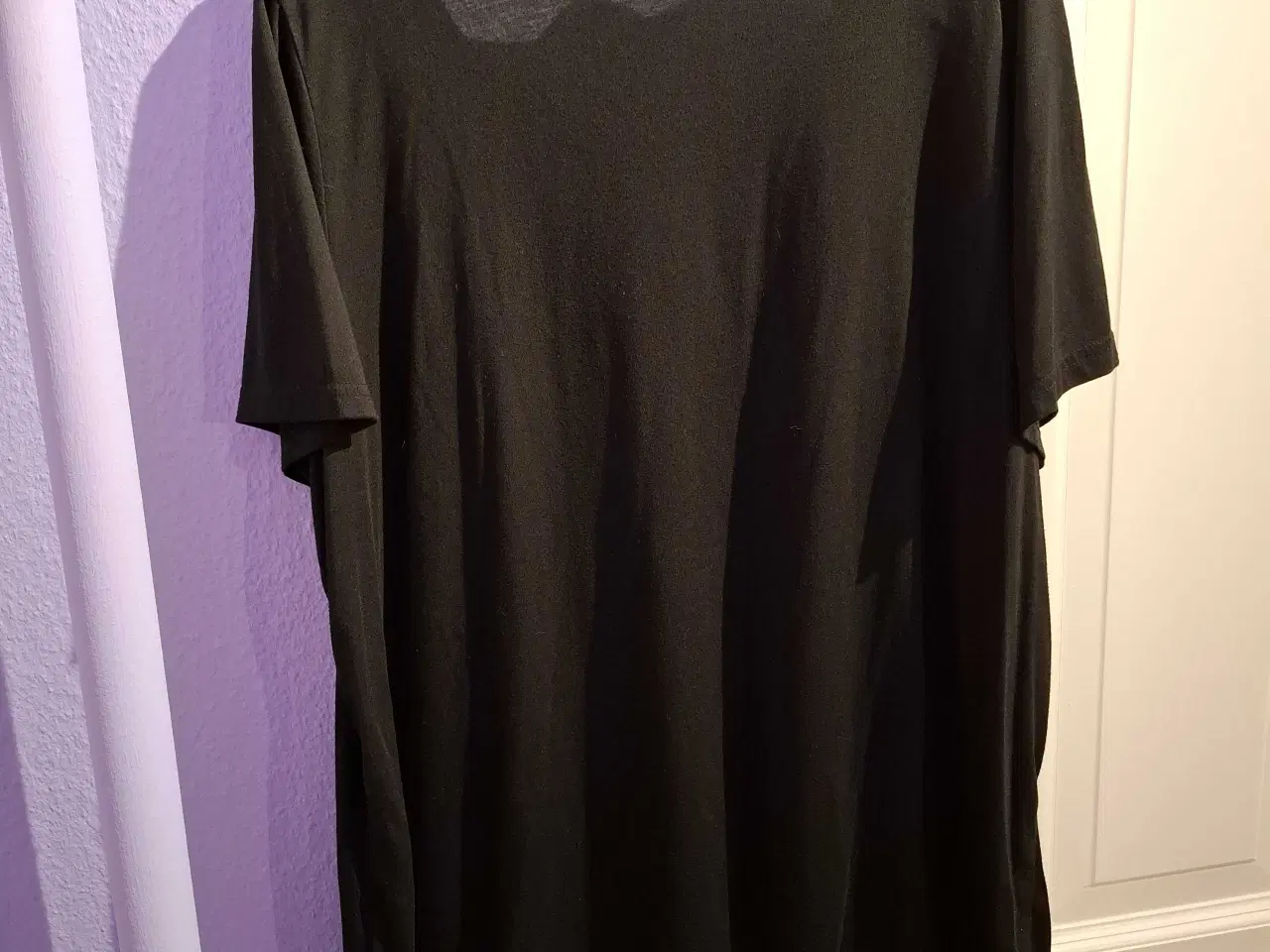 Billede 2 - Dejlig sort bluse med blonder