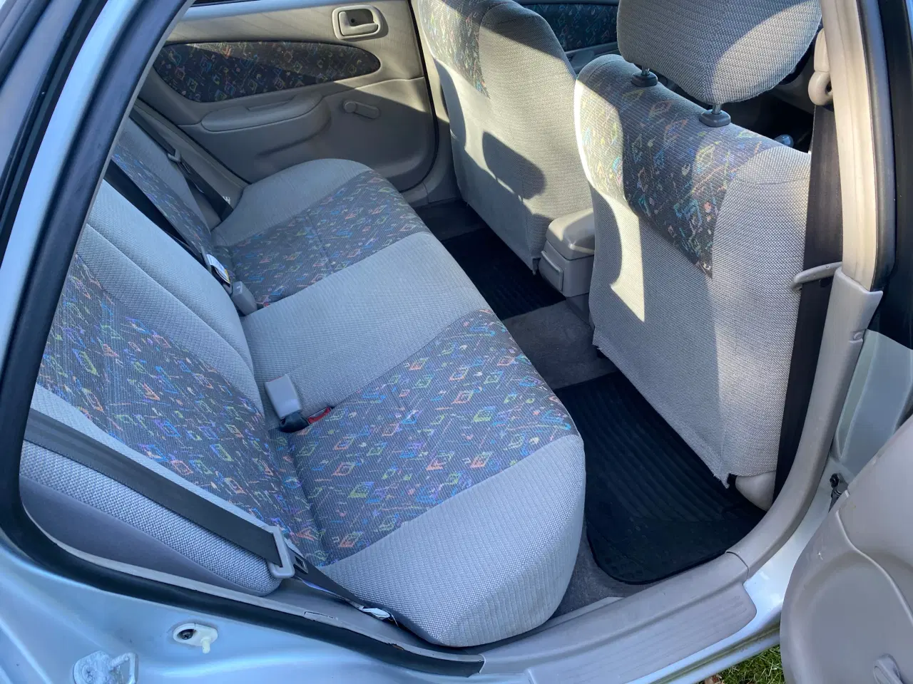 Billede 13 - Toyota Corolla 1.3 4d sølvmetal