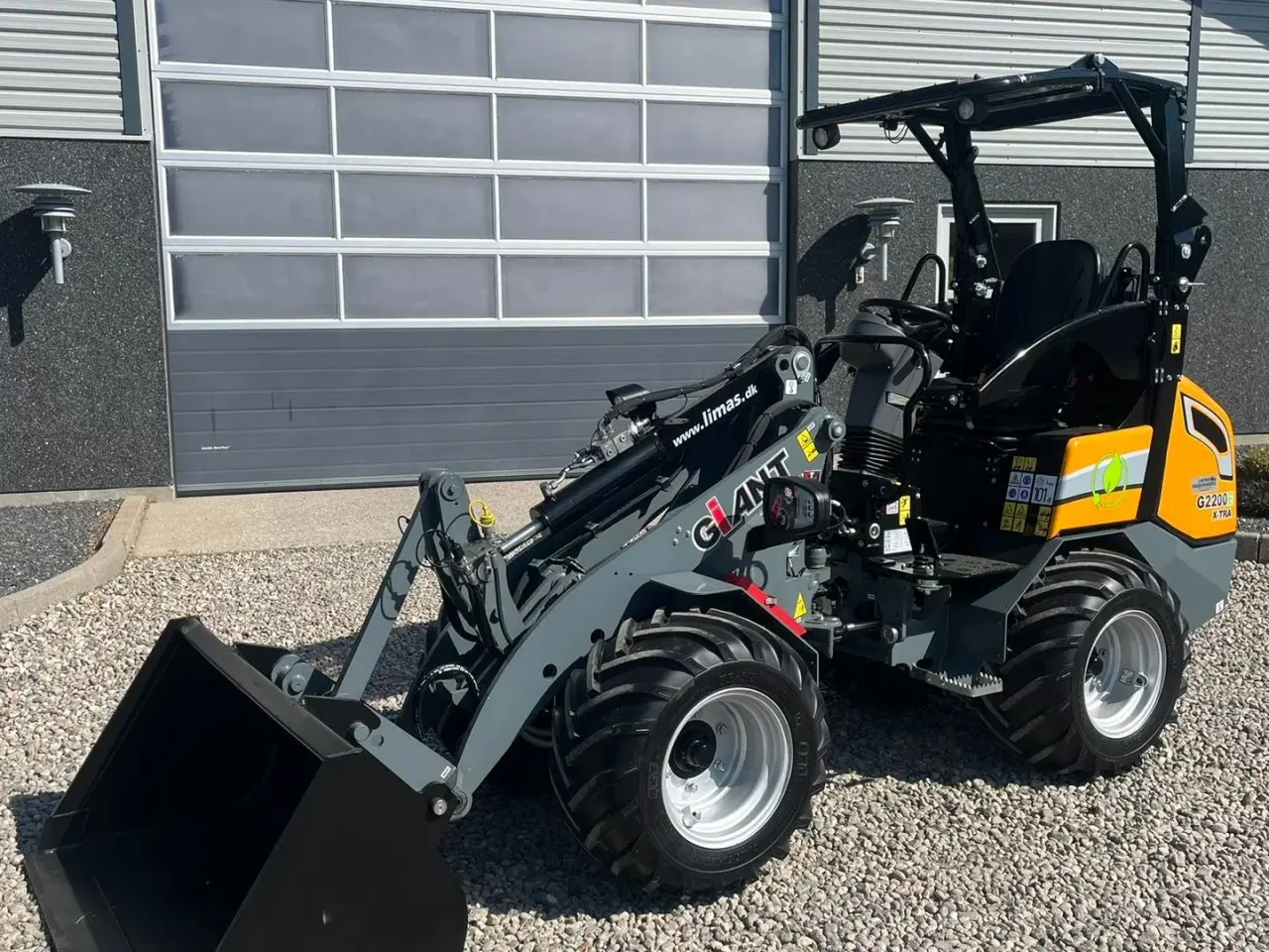 Billede 2 - Giant G2200E X-tra E Elektrisk minilæsser. DEN HAR KUN KØRT DEMO OG ER SOM NY
