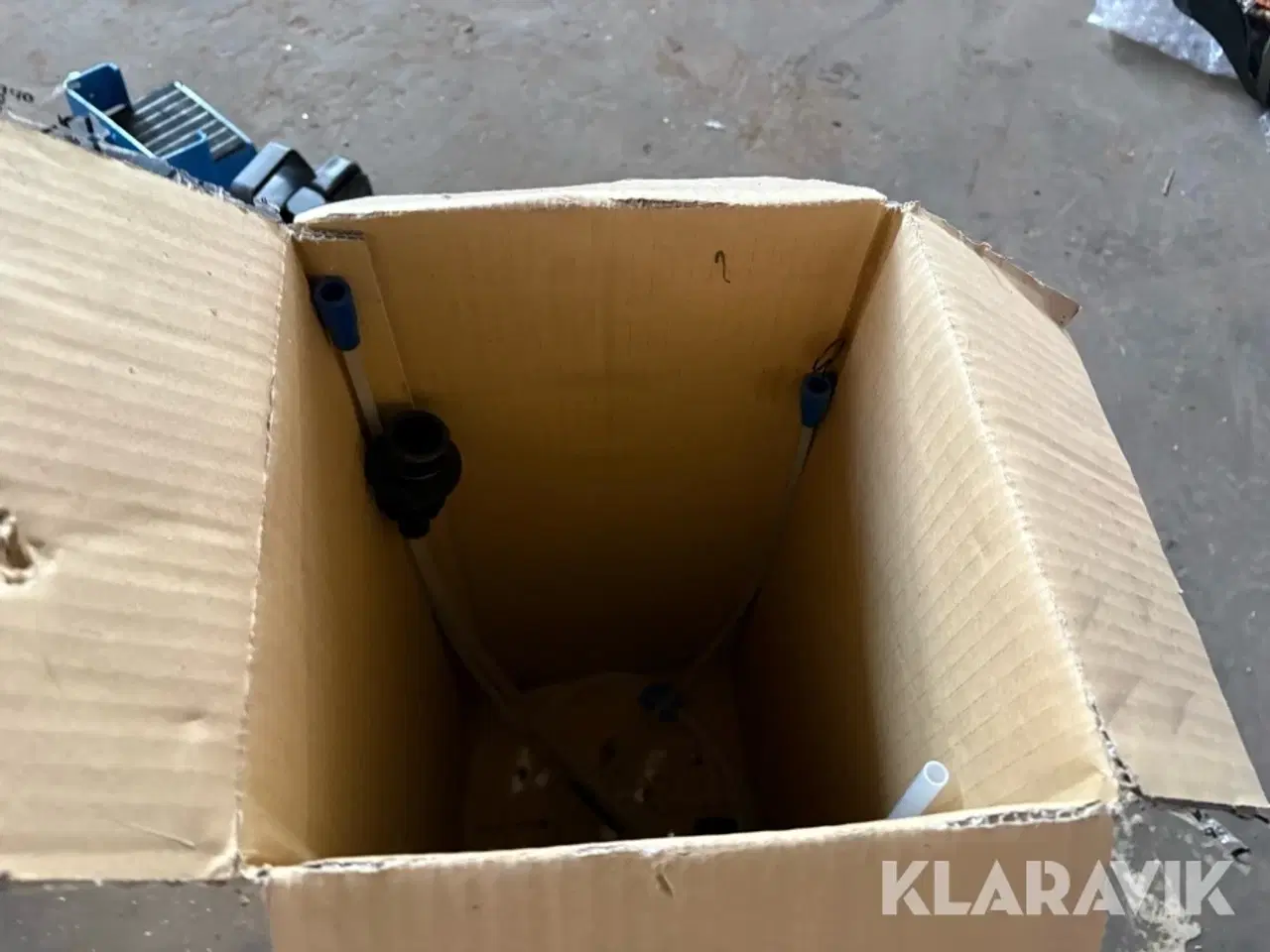 Billede 10 - Bilpleje lot, oliesuger  samt motorløfte-/motorstøttebjælke i stål.