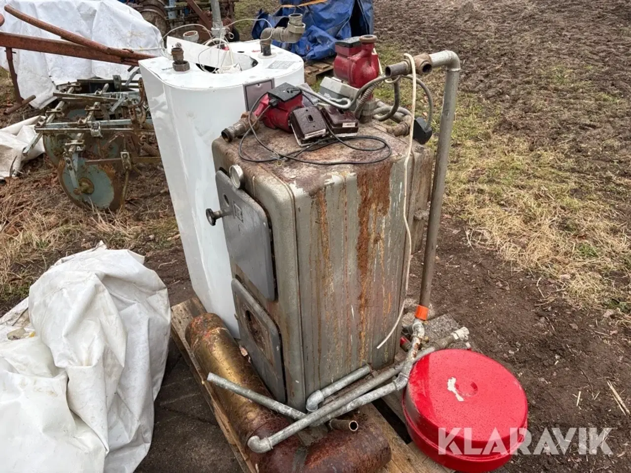 Billede 2 - Oliefyr og varmtvandsbeholder Metro therm, Ribe jernstøberi 6440