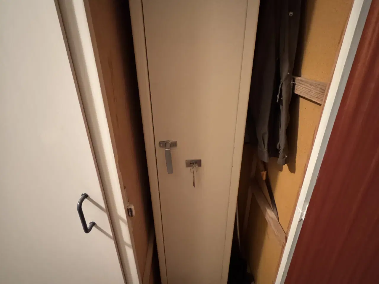 Billede 1 - Våbenskab