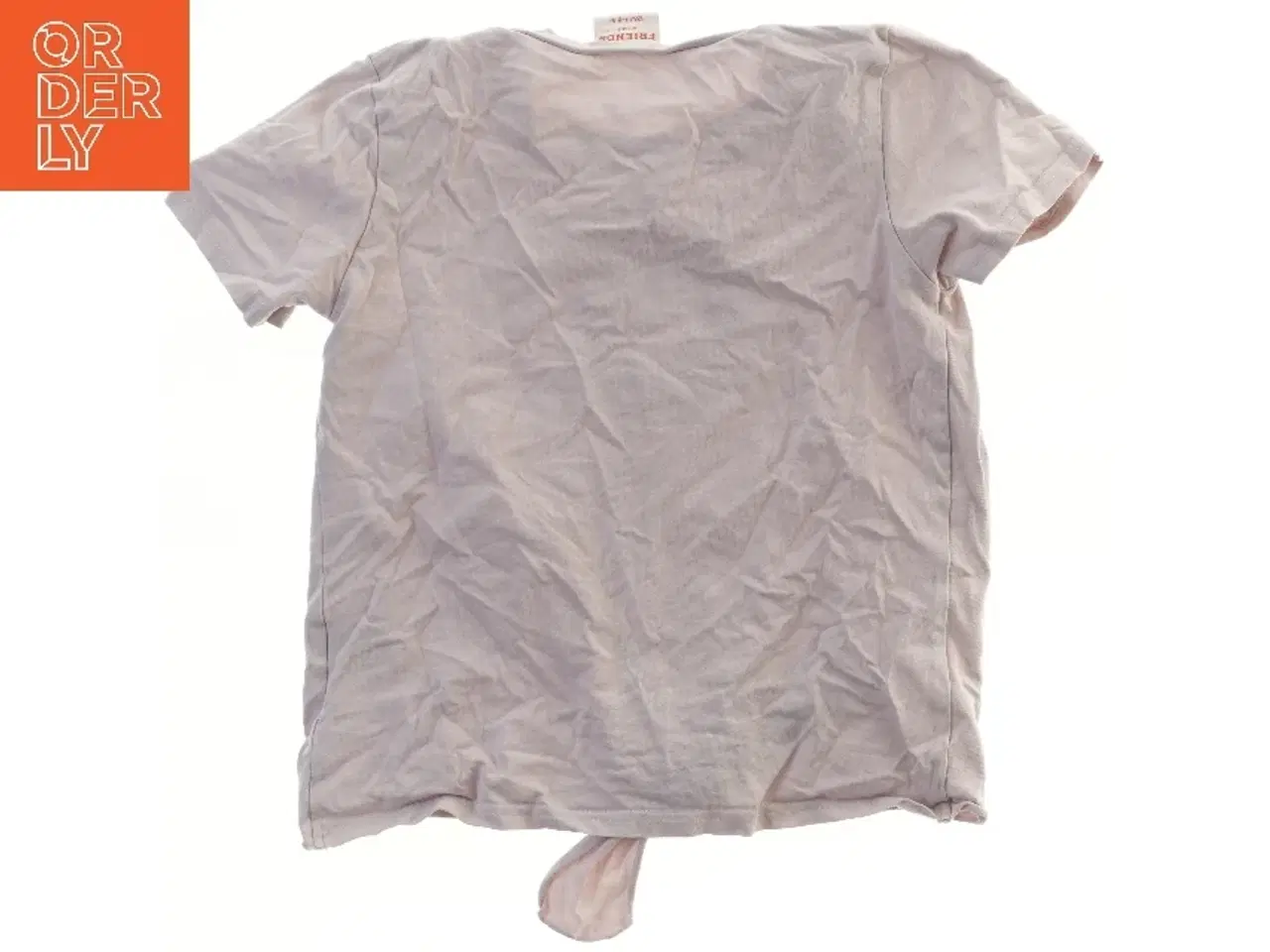 Billede 2 - Kortærmet T-shirt med hjerte design fra Friends (str. 128)