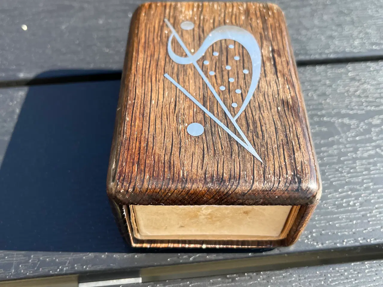 Billede 4 - Tændstik boks i moseeg med indlagt sterling sølv