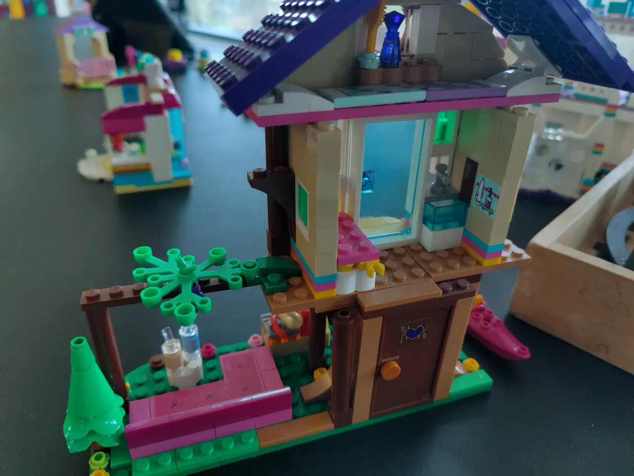 Billede 9 - Lego Friends shoppingcenter og skovhytte
