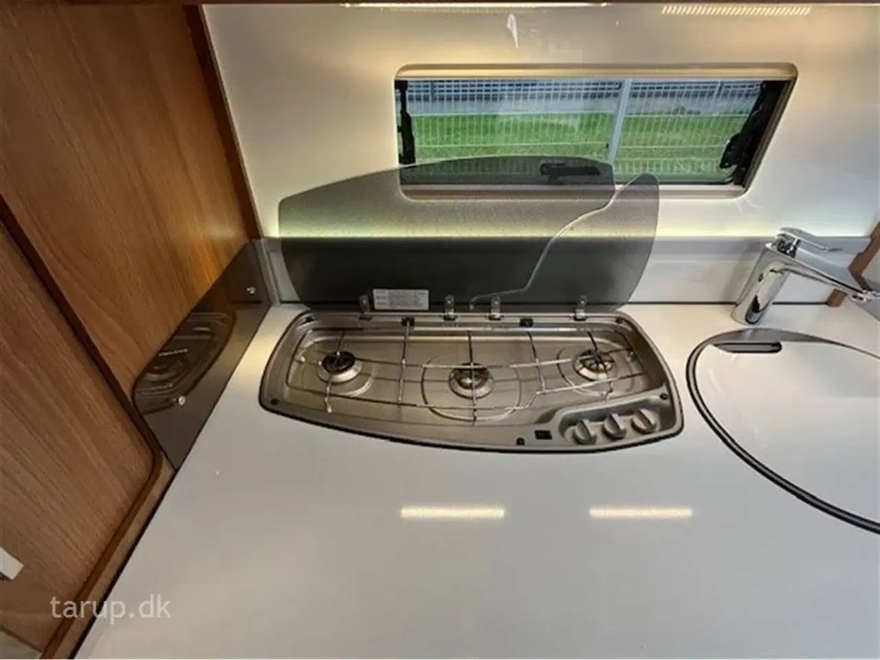 Billede 13 - 2014 - Kabe Royal 590 ETDL KS   Fortelt: Isabella Nordic 300, Truma XT mover, skind i siddegruppe, lysskinne, ALDE varme, vand båren gulvvarme, rundsiddegruppe, enkeltsenge