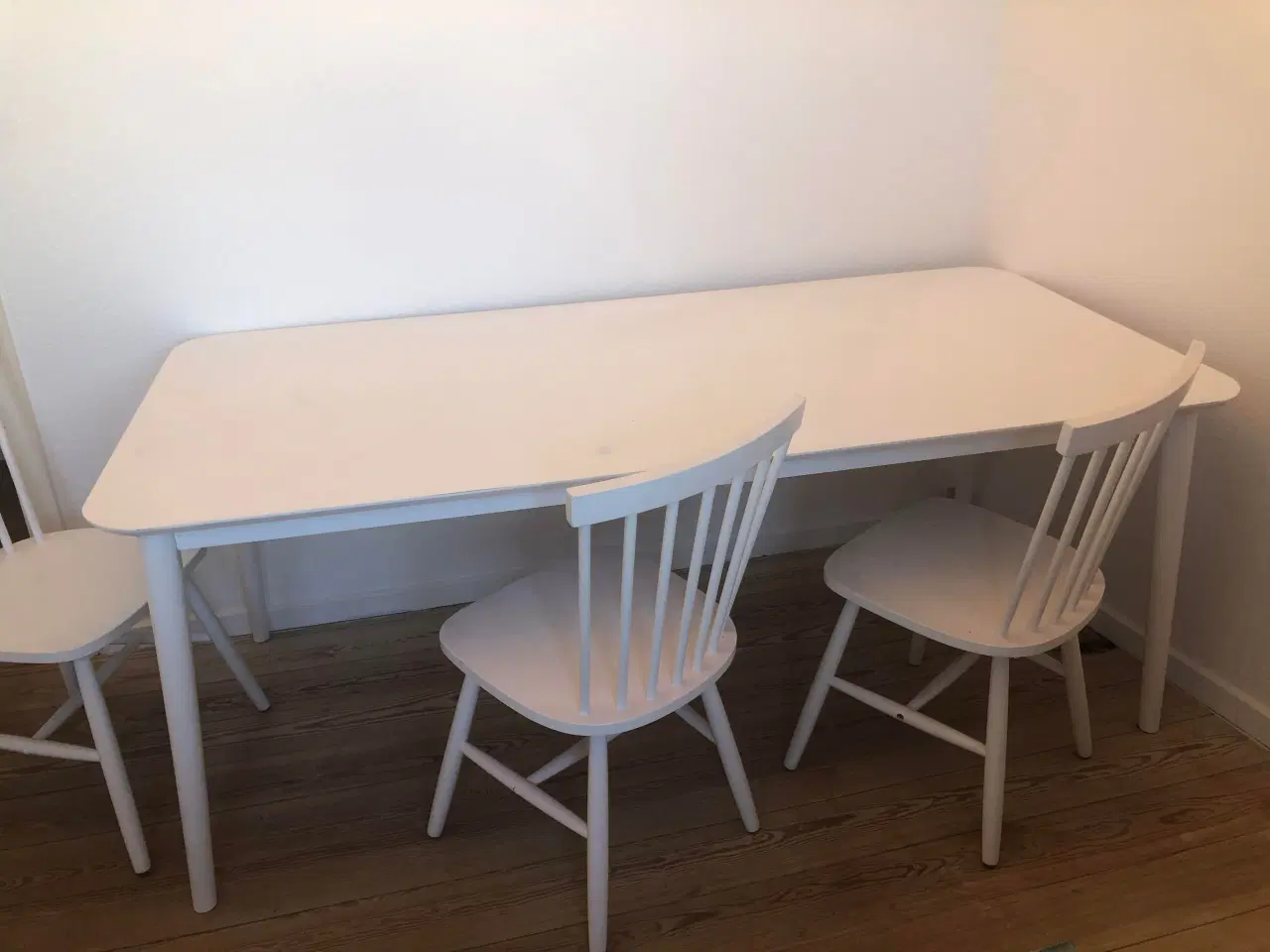 Billede 1 - spisebord /4 stole 