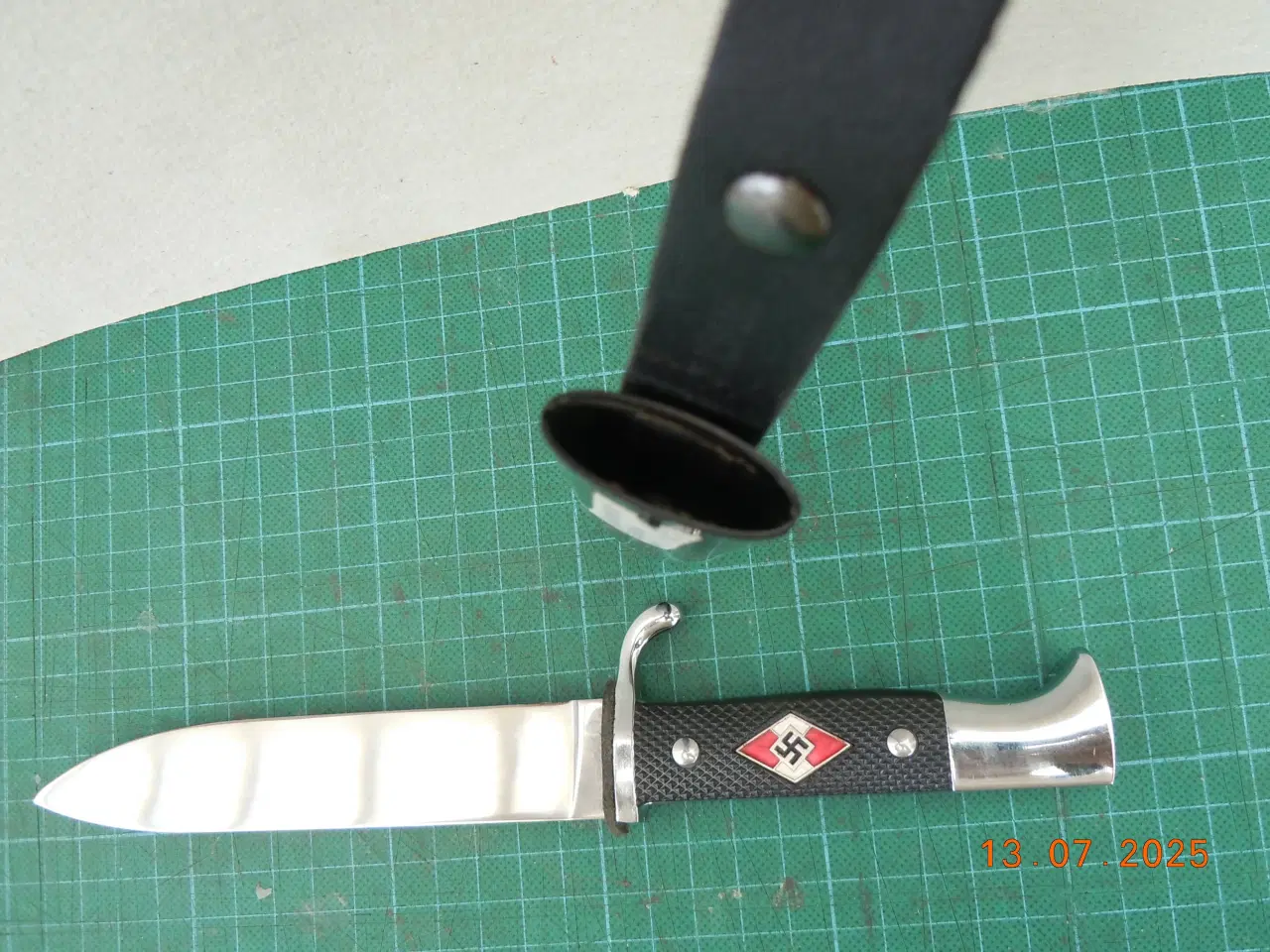 Billede 5 - H J Kniv i stålskede.