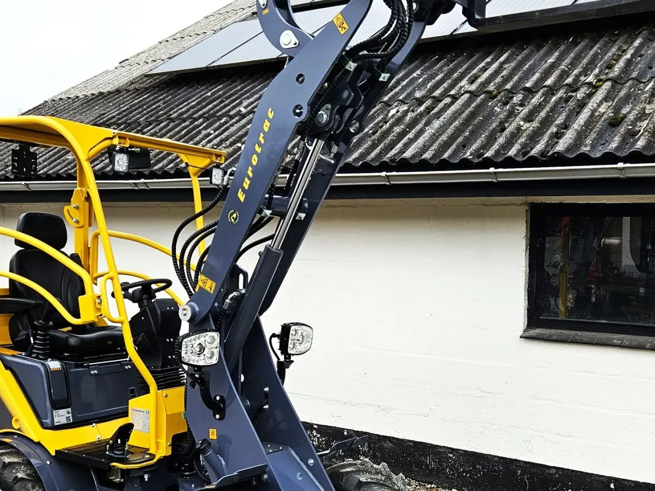 Billede 8 - Eurotrac W11 / fabriksny / skovl & gafler / Kubota motor