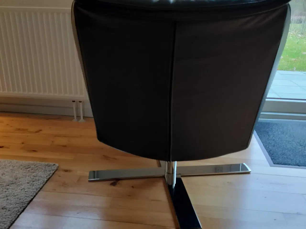 Billede 2 - Sort læder stol 