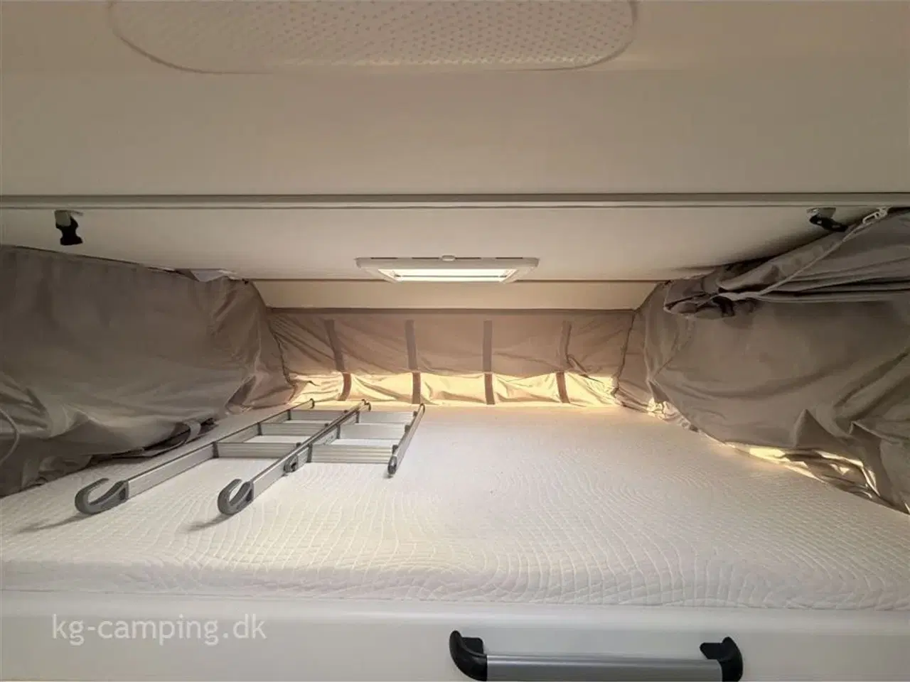 Billede 10 - 2021 - SunLight I 68 Adventure Edition   Topudstyret autocamper med bla. Clesana toilet - Ektra webasto oliefyr - Klimaanlæg - Maxxfan osv...