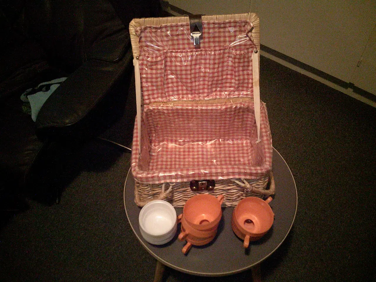 Billede 1 - PICNICKURV TIL VETERANBIL. 
