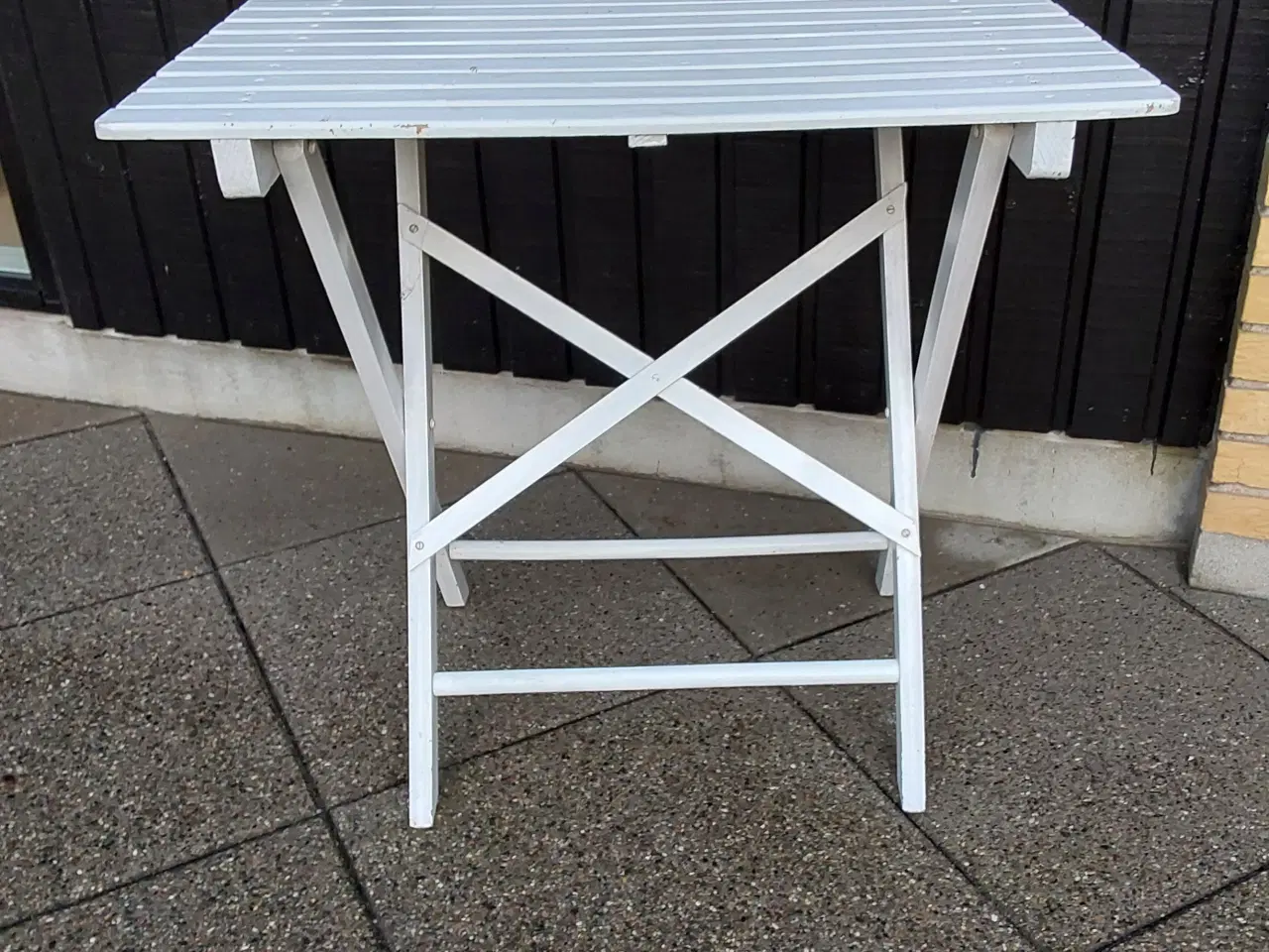 Billede 1 - Havebord. Lille antik hvidt bord.