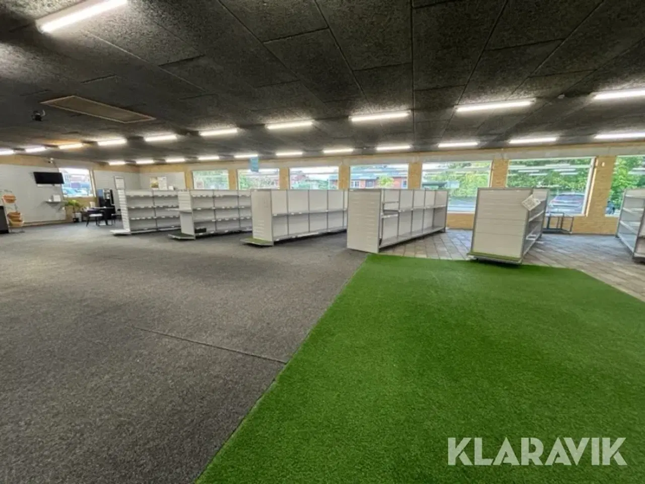 Billede 1 - Butiks inventar