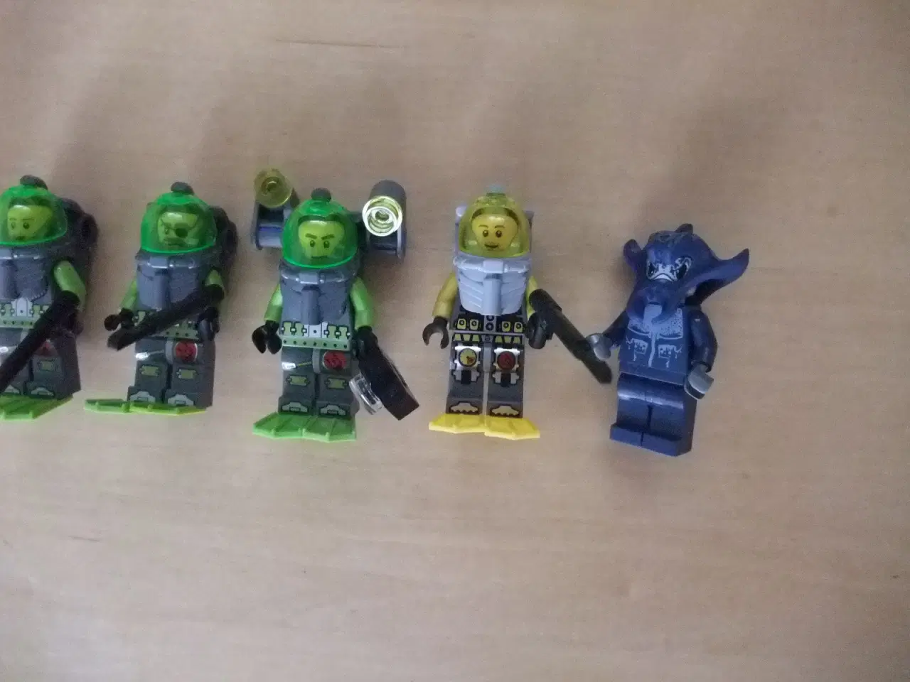 Billede 3 - Lego Atlantis Figurer+Våben