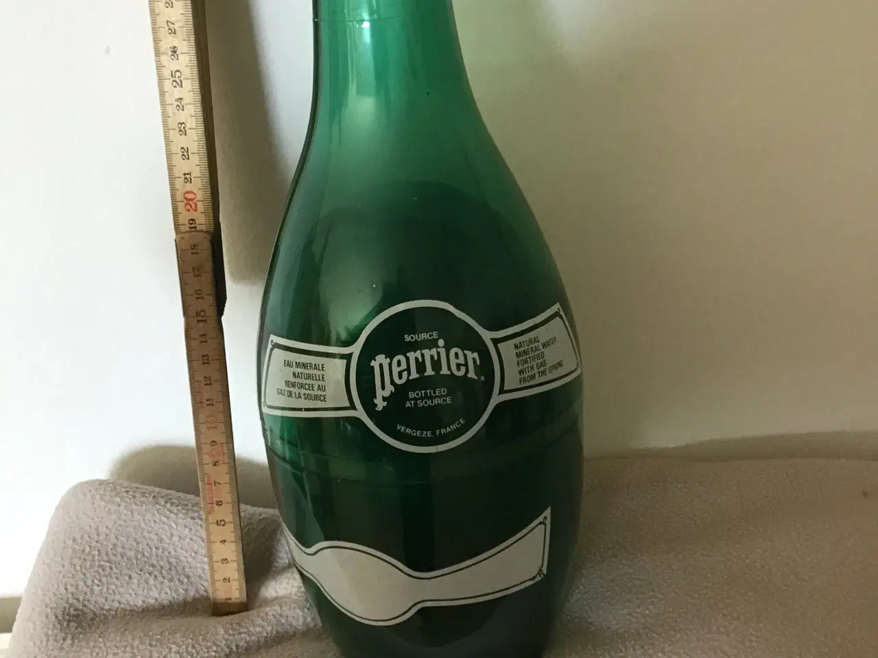 Billede 1 - Perrier, stor flaske til isterninger. Afhentet.