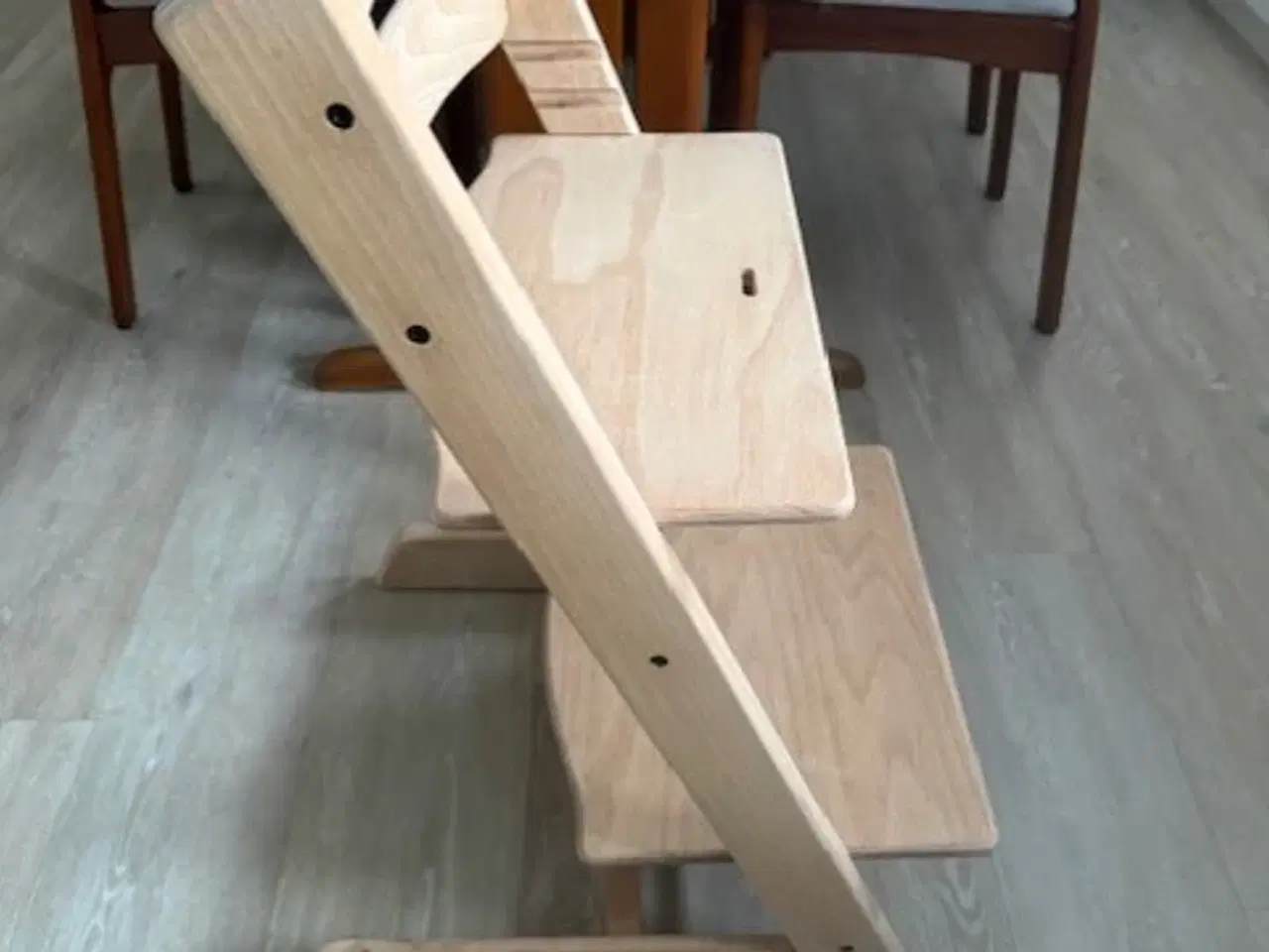 Billede 2 - Trip Trap Højstol i Massiv Bøg Lys Natur.