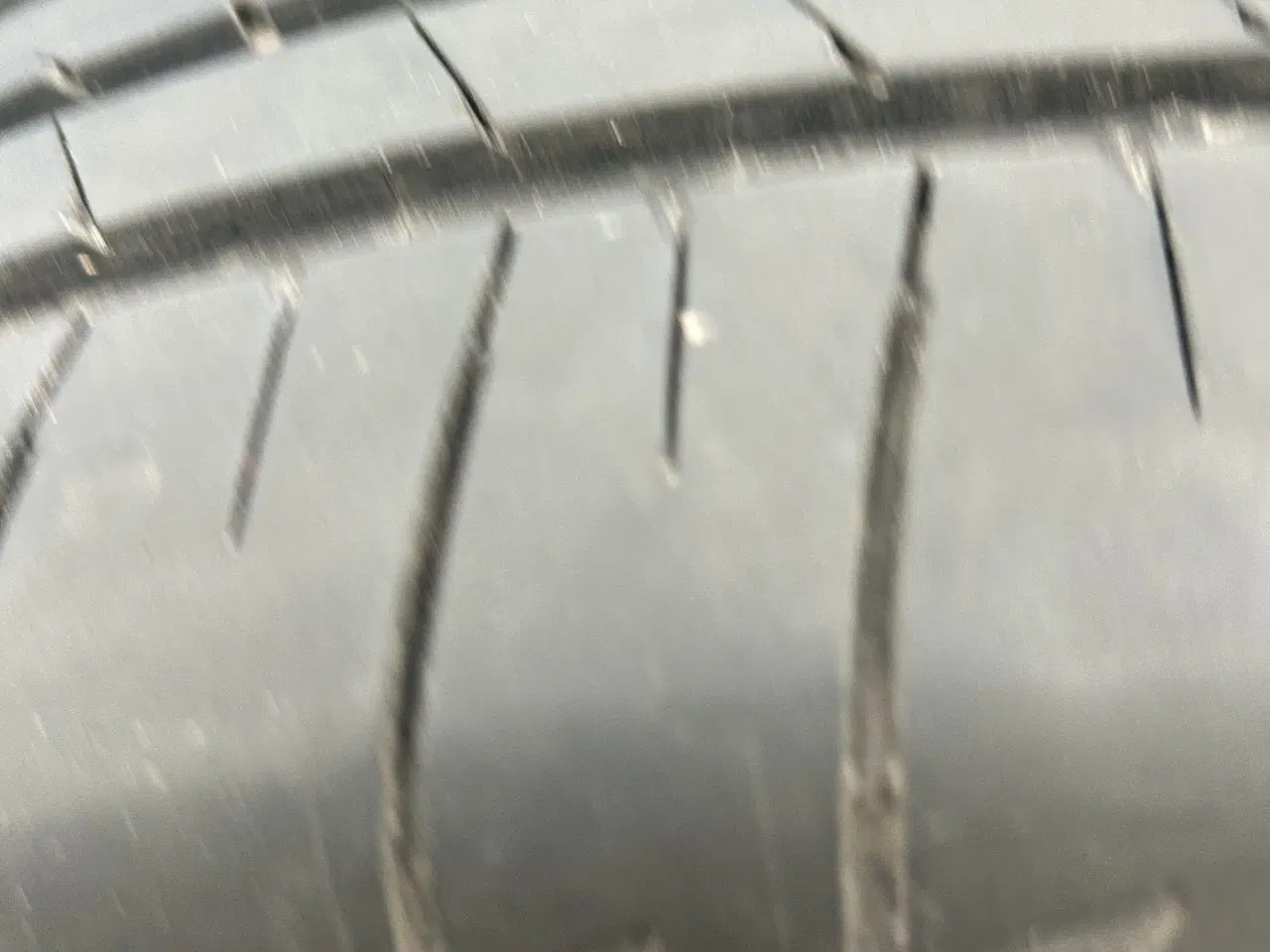 Billede 5 - Sommerdæk næsten ny Bridgestone: 7221 km