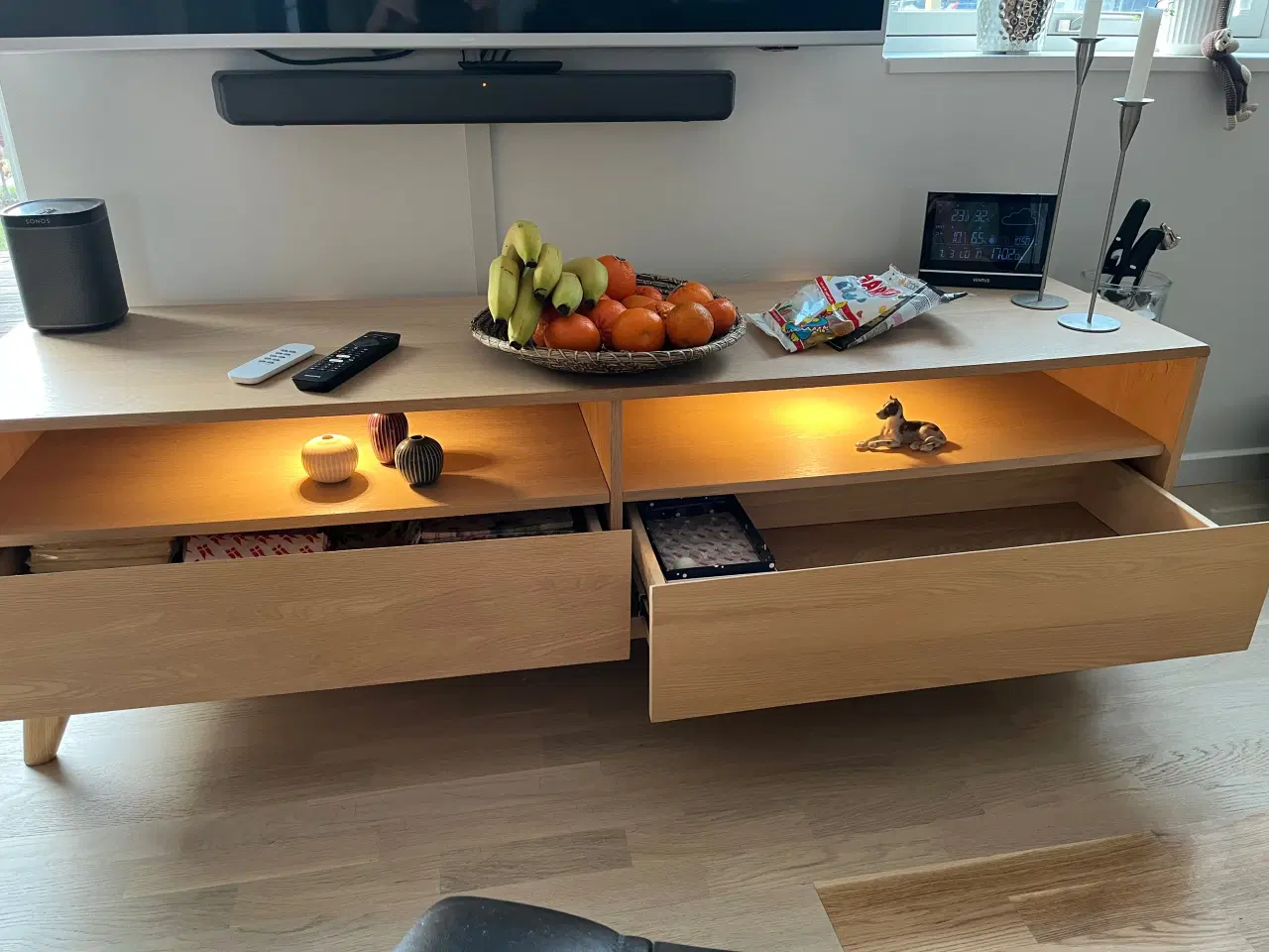 Billede 1 - TV bænk i lyst egetræ