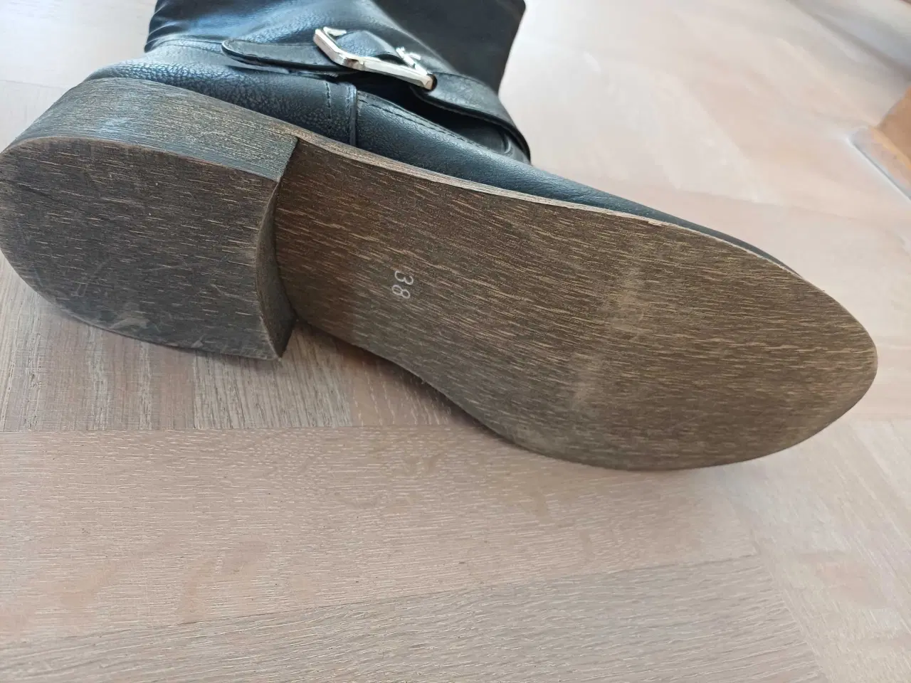 Billede 4 - Sort forårs ankelstøvle i skind