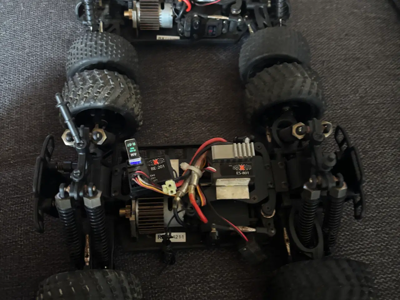 Billede 1 - 2 chassis til fjernstyret hobby sælges samlet 