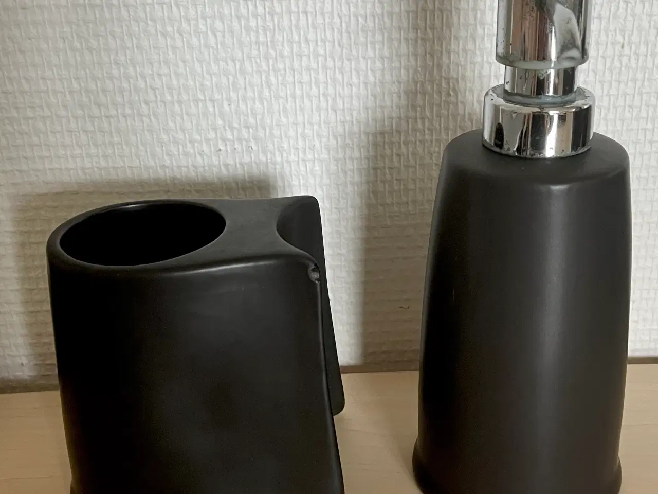 Billede 2 - Keramik Sæbedispenser m. krus 
