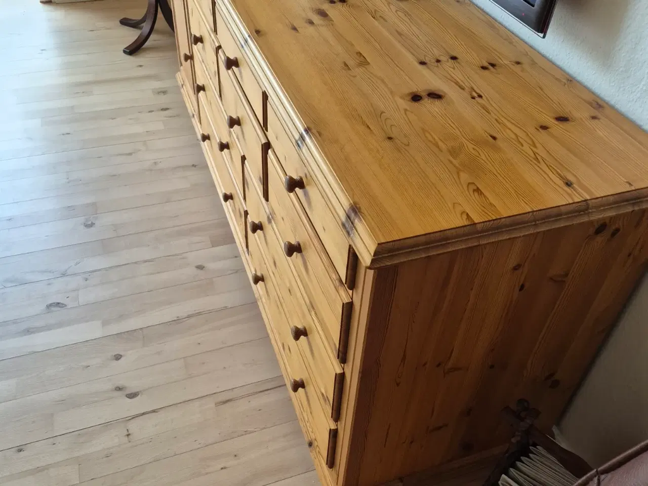 Billede 2 - Spisestue bord/stole/skænk/spejl fyrretræ