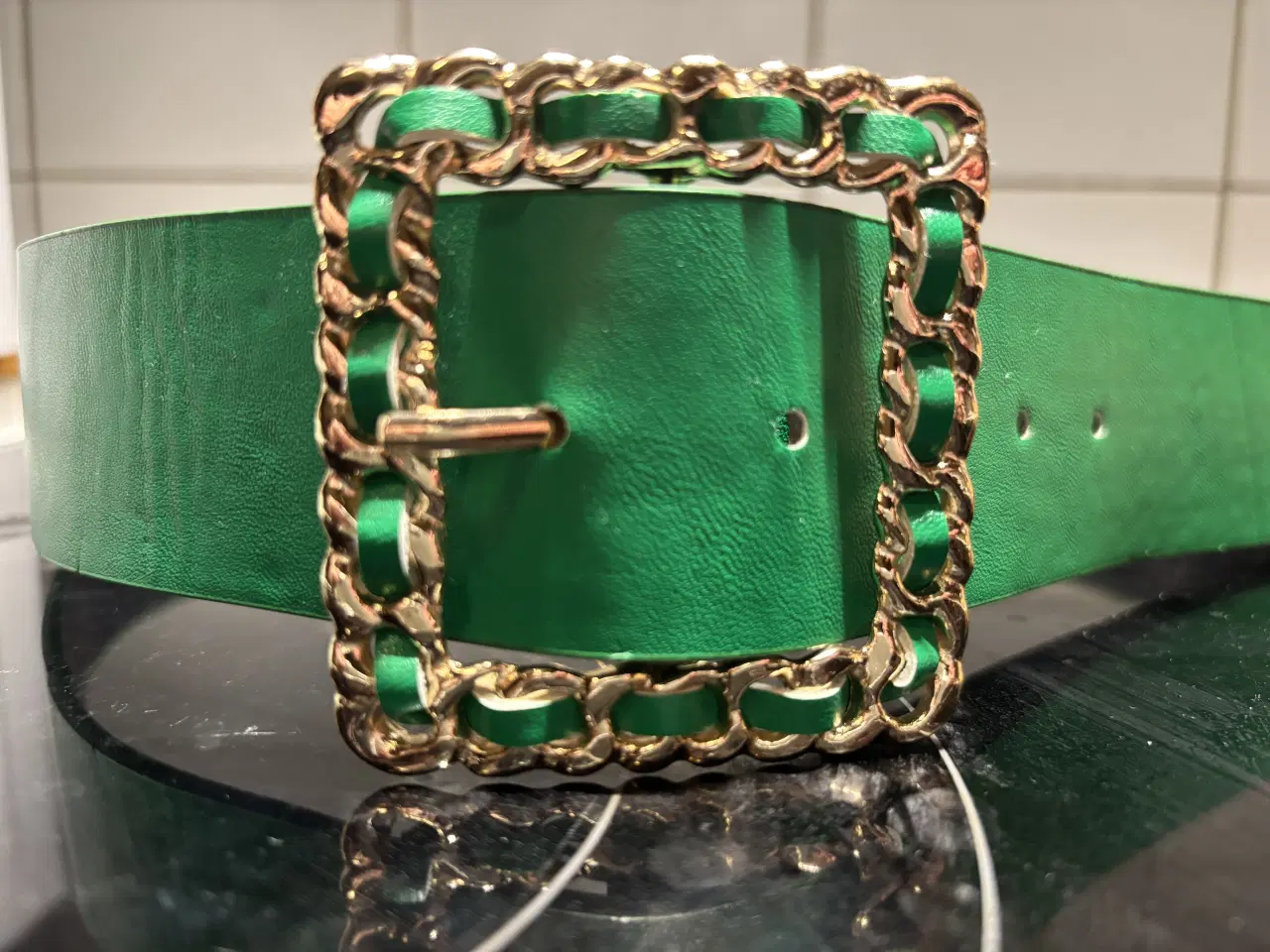 Billede 2 - Grønt bælte fra Zizzi m. guld spænde