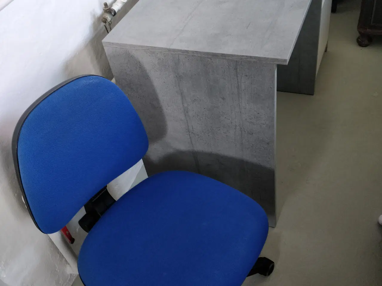 Billede 1 - Skrivebord og kontorstol