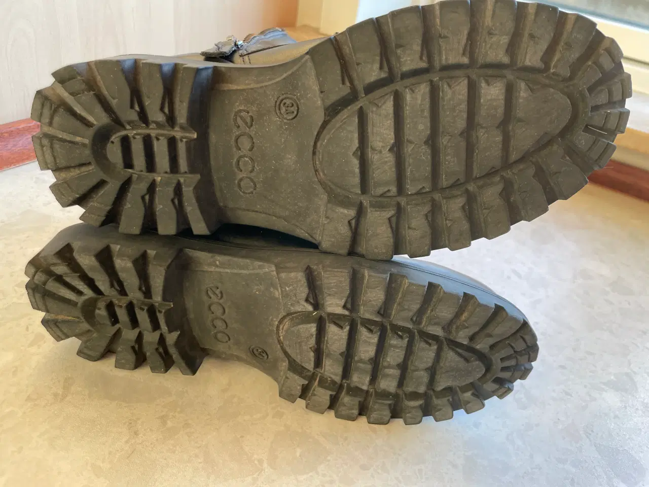 Billede 3 - Sort ECCO Børnestøvle TREDTRAY