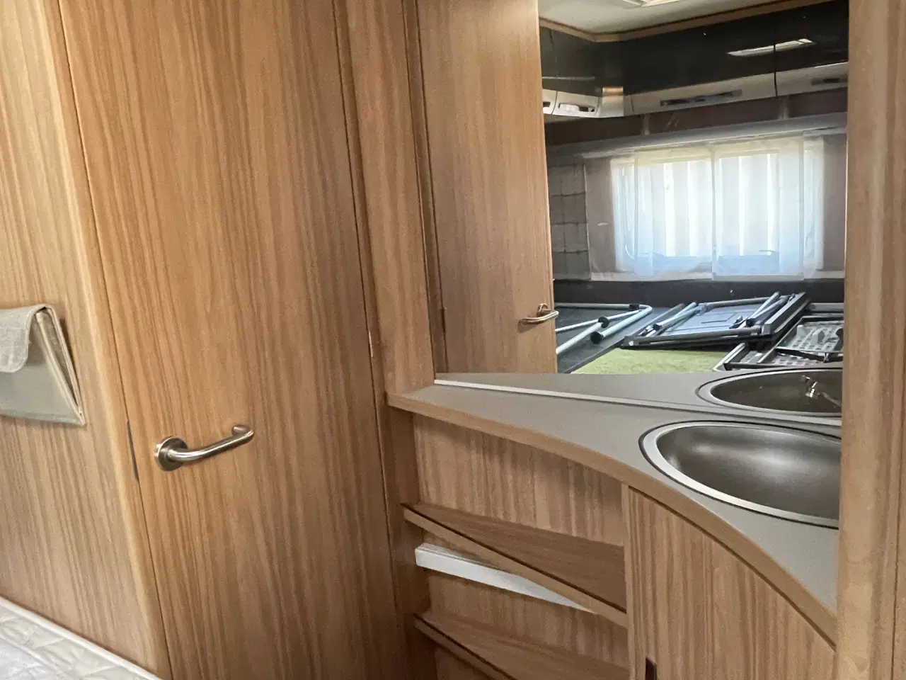 Billede 13 - Campingvogn med køjer, fortelt og meget udstyr 