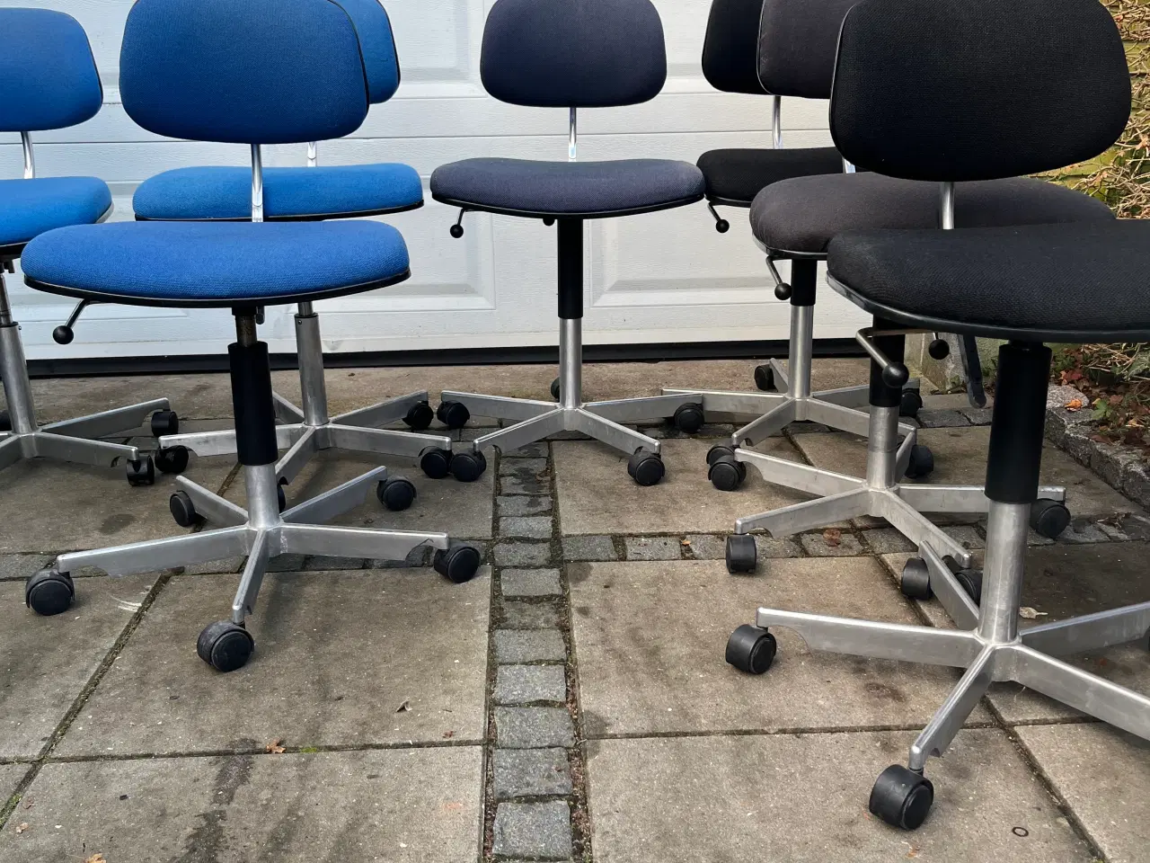 Billede 3 - Kevi kontorstol, med uld stof ,gas op/ned , 5 ben 