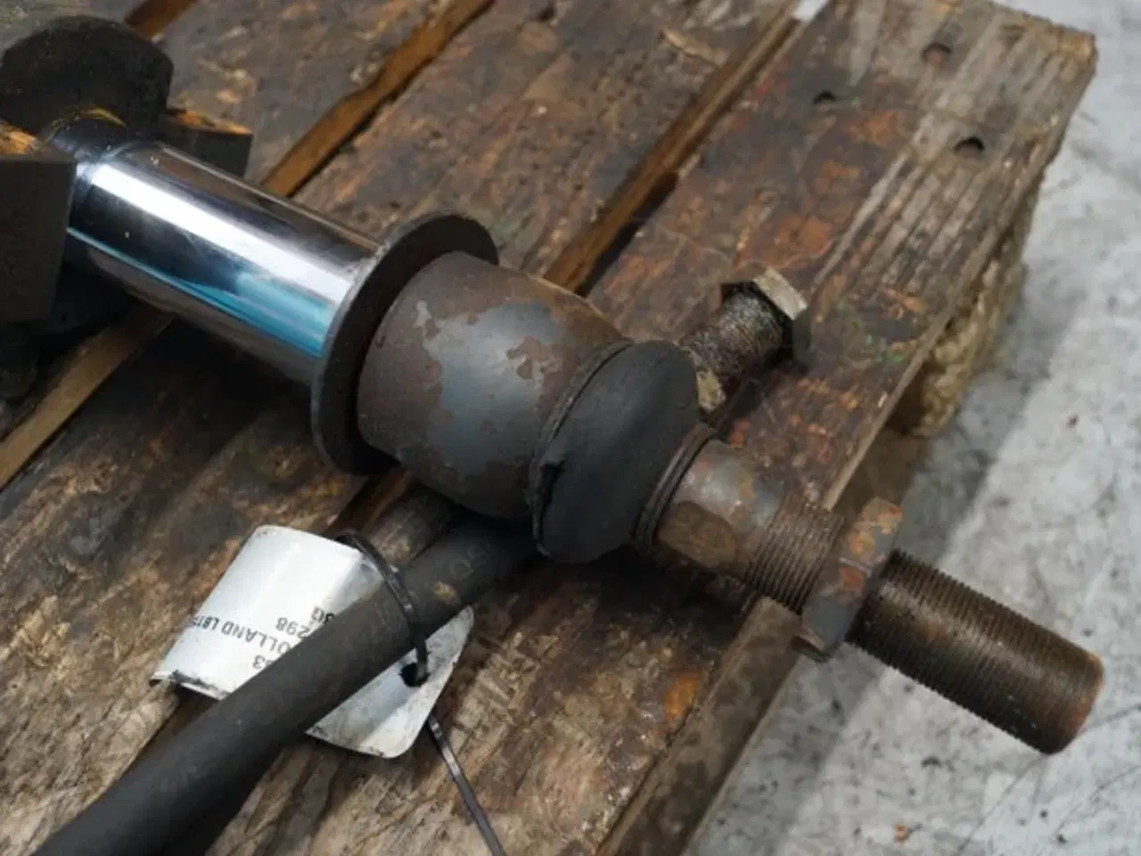 Billede 12 - New Holland LB115B Styrecylinder 85807997
