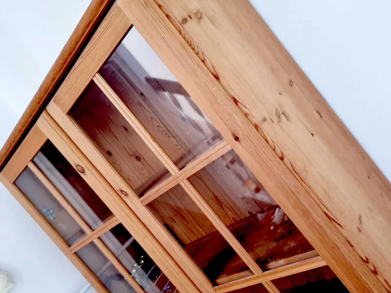 Billede 3 - Flot velholdt vitrinskab I fyrretræ  180cm H