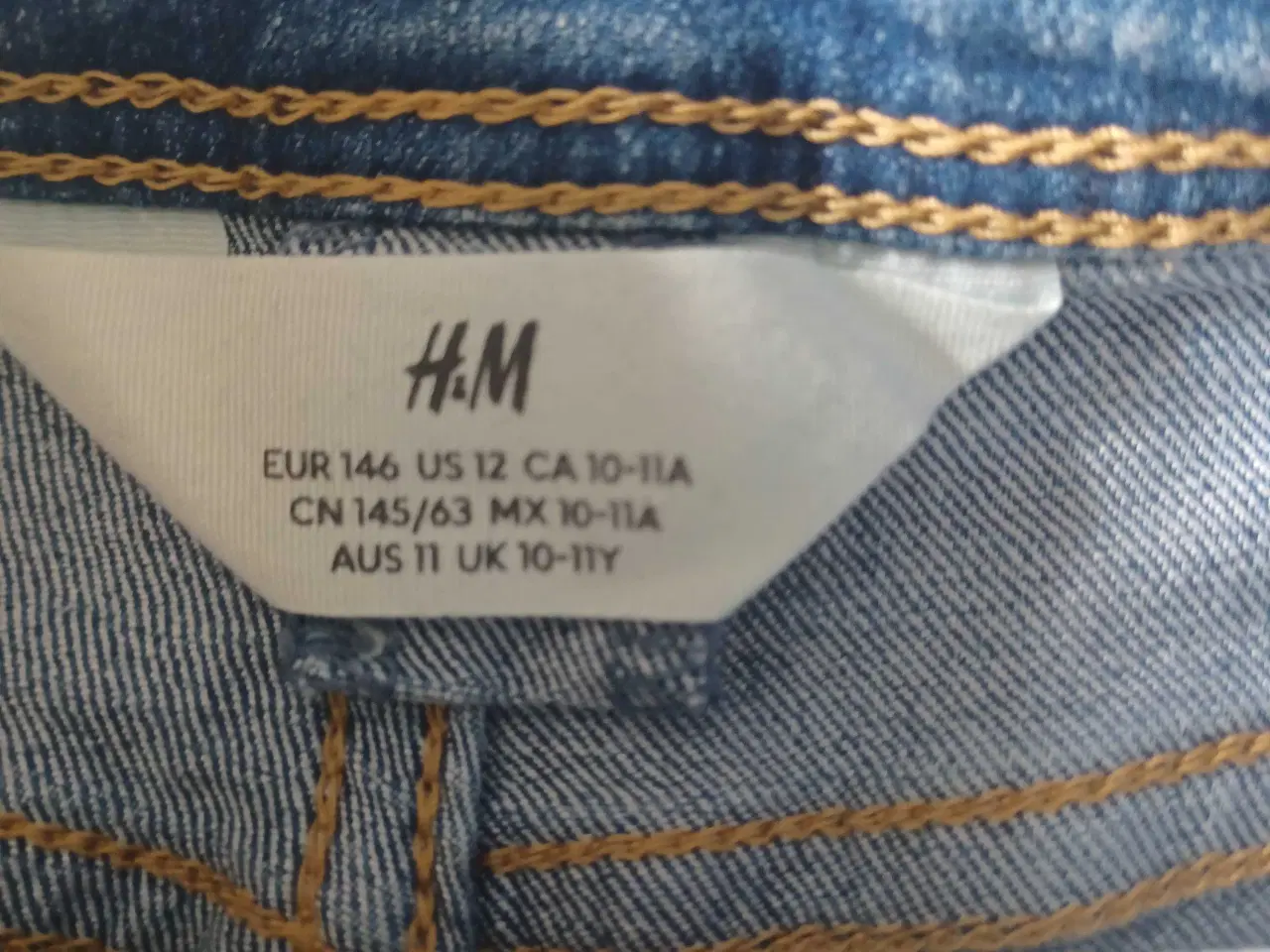Billede 3 - Denim shorts størrelse 146