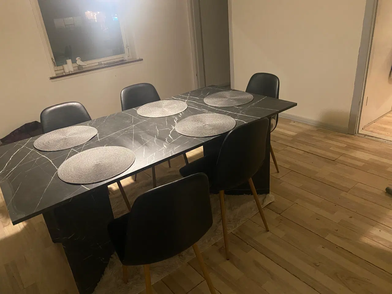 Billede 1 - Marmor bord i sort fra Jysk